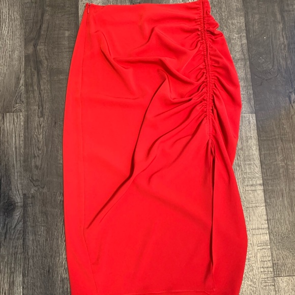 Zara Ruched Red Midi Skirt - Picture 2 of 3